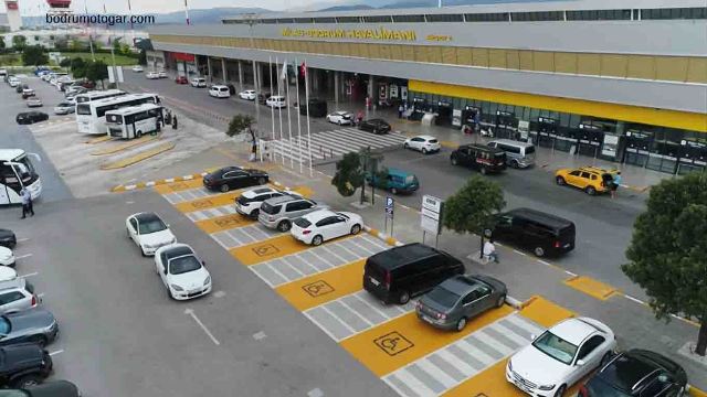 Milas-Bodrum Flughafen Inlandflüge Gebäude Eingang